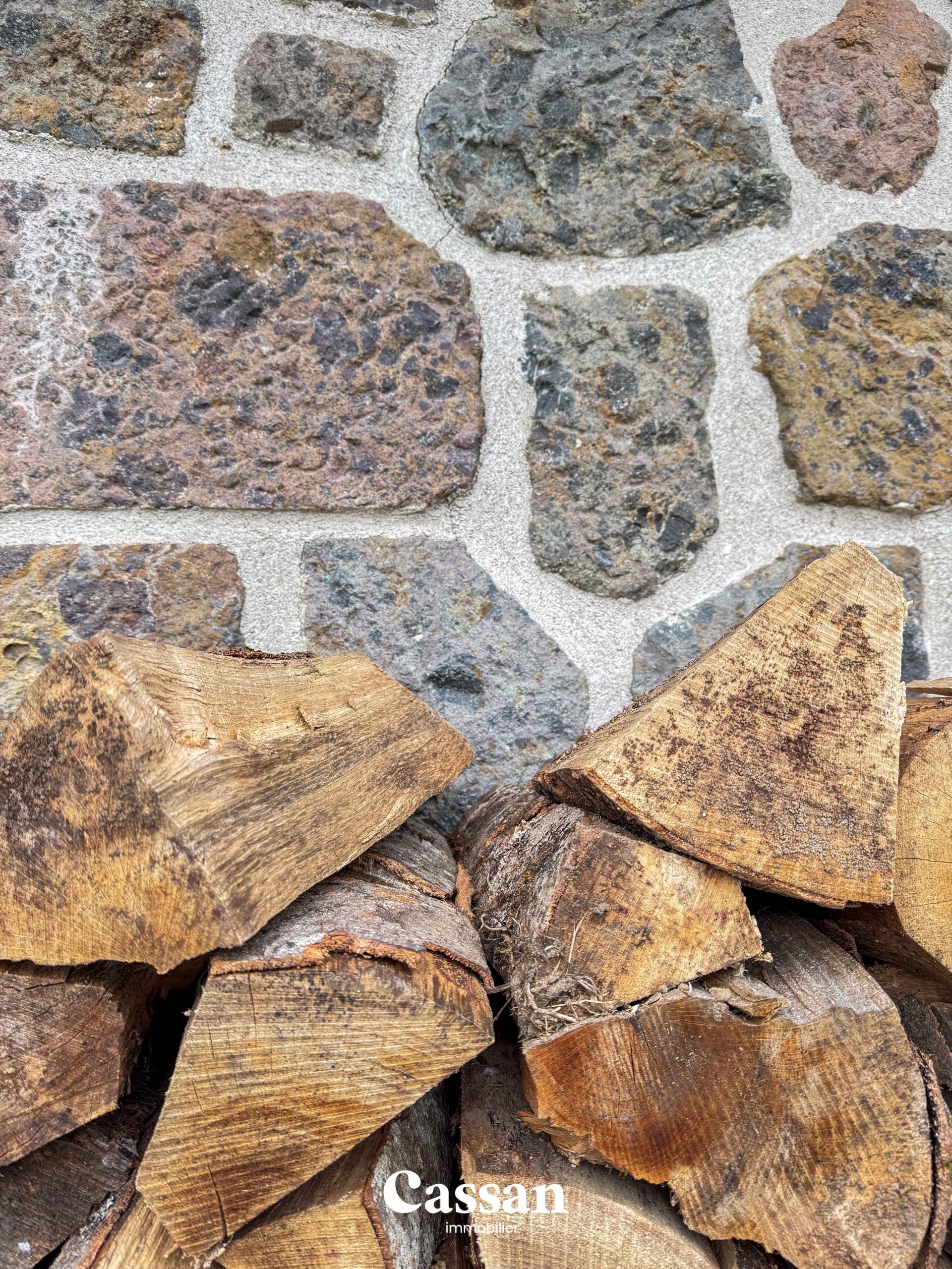 maison-surplombante-vic-exterieur